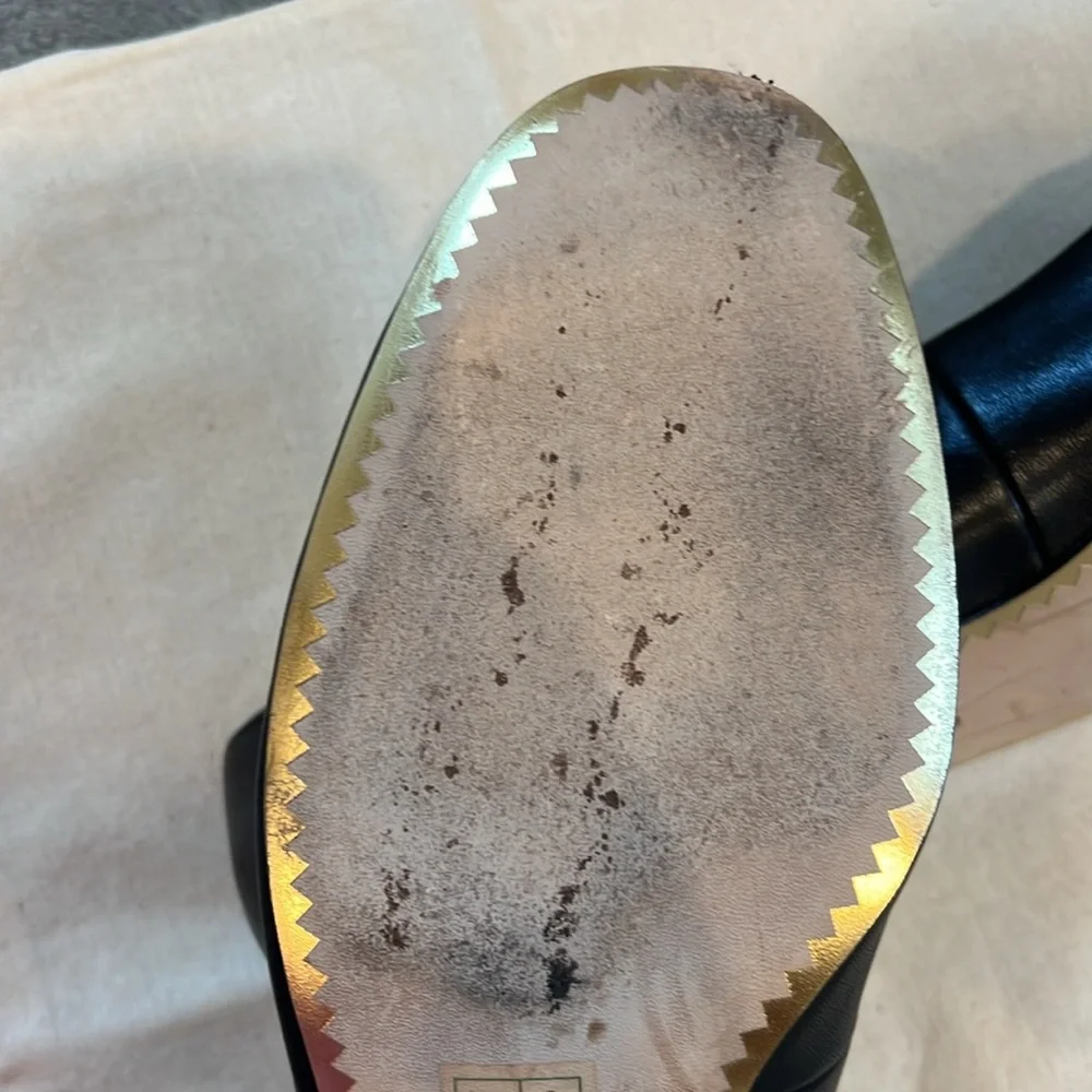 Tory Burch Chelsea Ballet Flat in Black with Gold Signature Logo - Picture 11 of 14